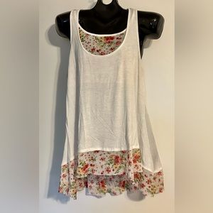 White and Floral Hi/Low Tank by Blumin Apparel - L